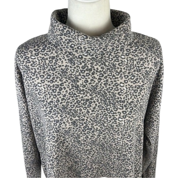 American Eagle Cheetah Print Cropped Turtleneck Size S - Picture 2 of 10